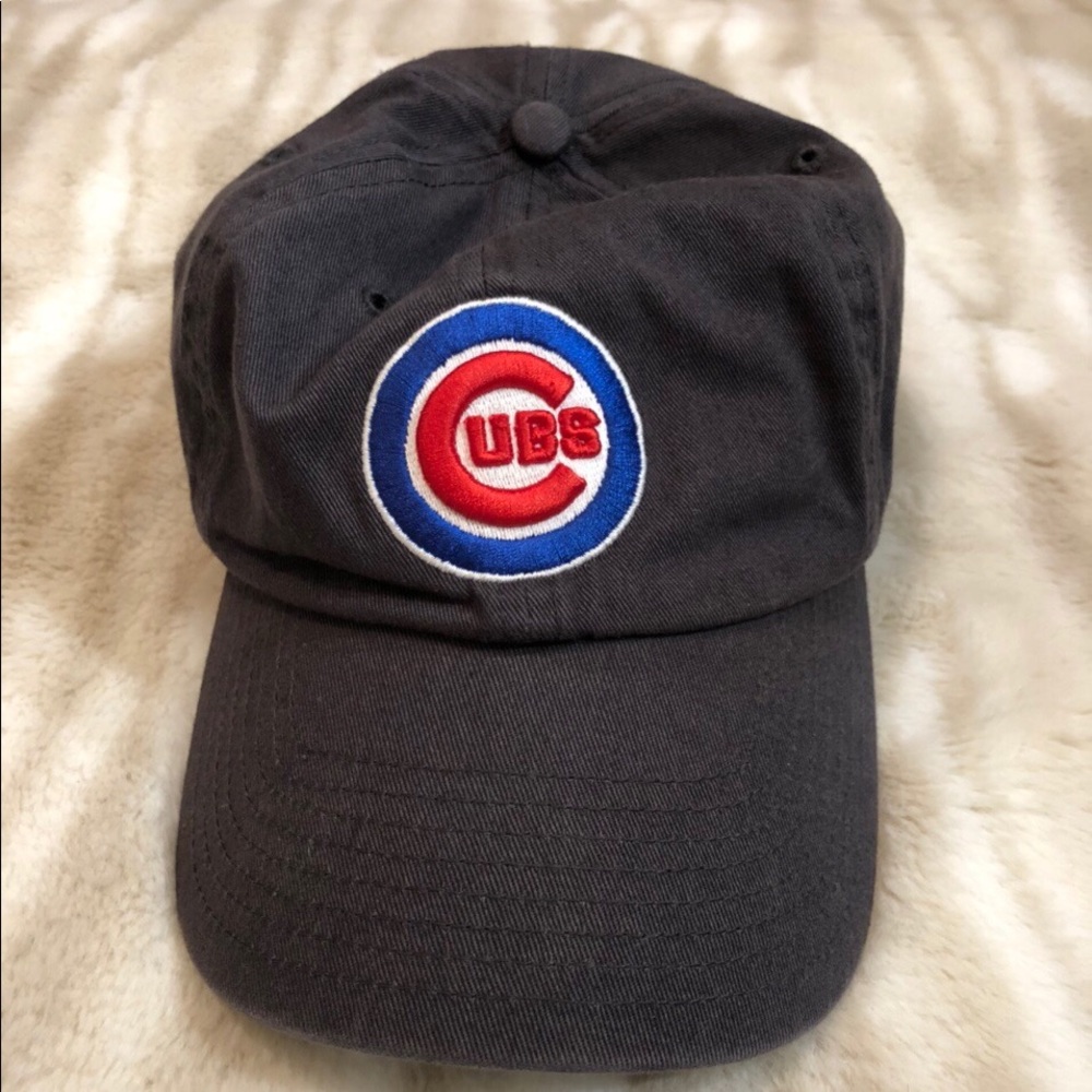 Chicago Cubs grey baseball cap